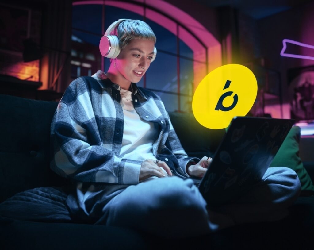 marketer on computer looking at bloomreach logo